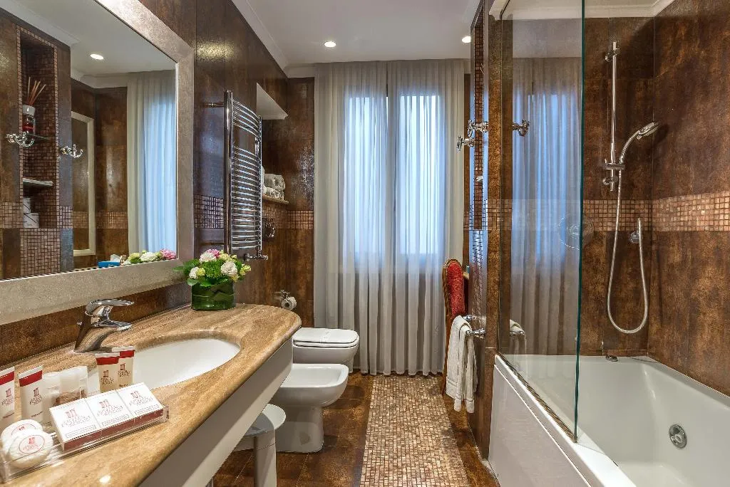 JUNIOR SUITE STANDARD Room, Forum, Rome