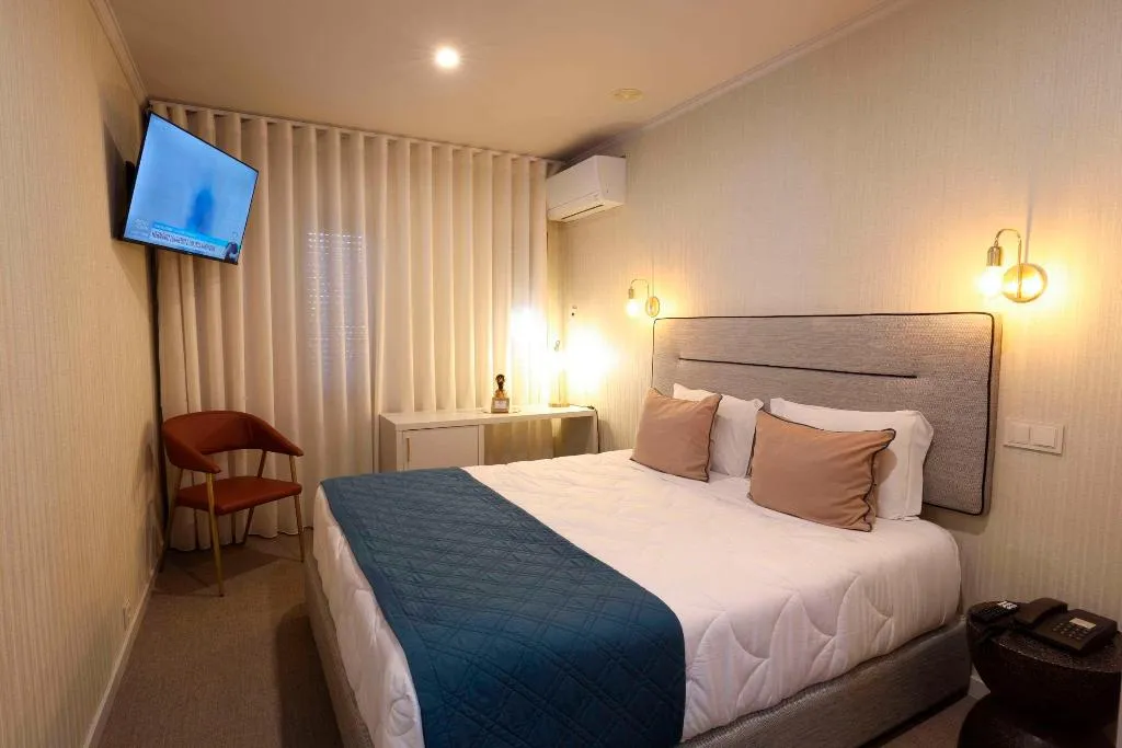 Room, America, Porto