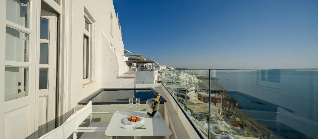 JUNIOR SUITE WITH JACUZZI WITH VIEWS Room, Nefeles Luxury Suites, Santorini