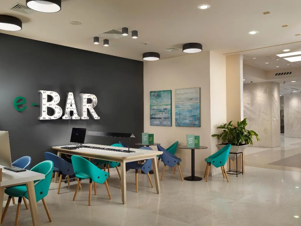 Bar, Holiday Inn Athens Attica Av. Airport West, Athens
