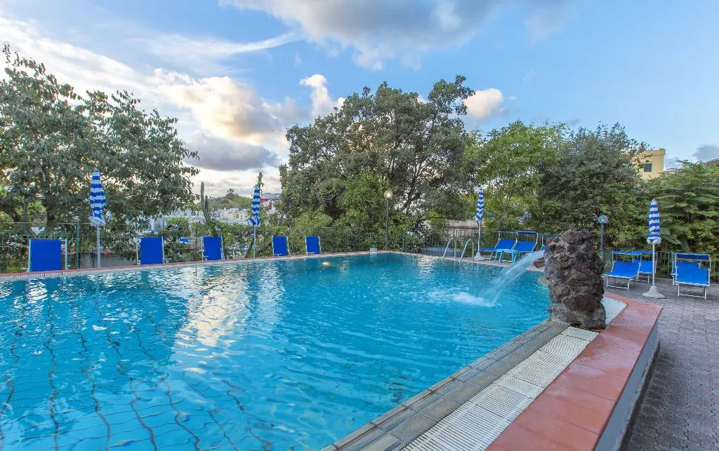 Pool, Vittoria, Naples