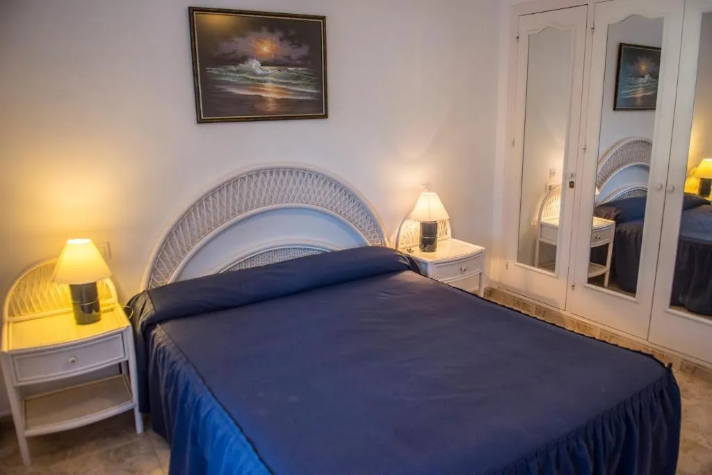 APARTMENT CAPACITY 6 TWO BEDROOMS Room, Hamilton Court, Menorca