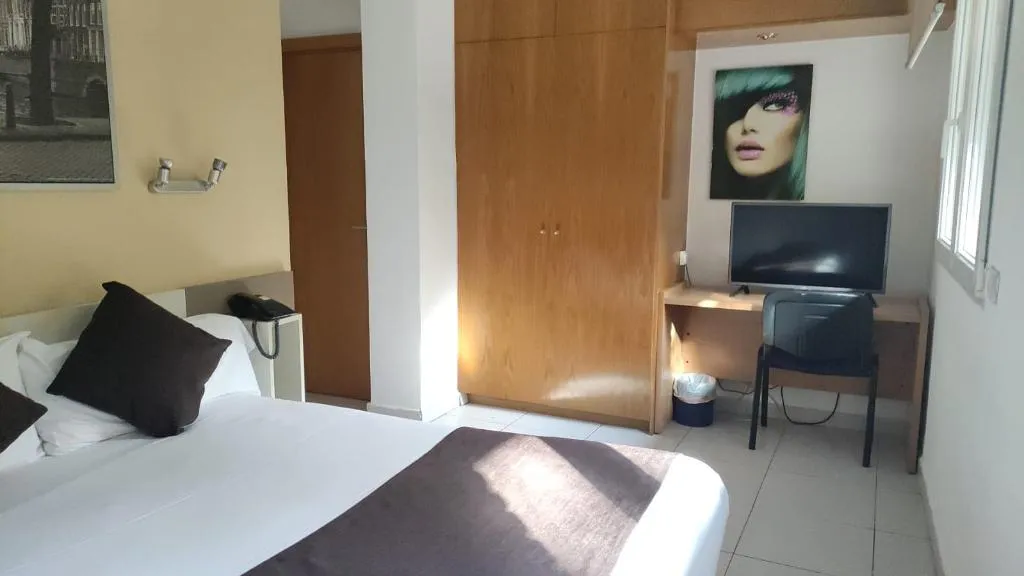 SINGLE STANDARD Room, Hotel Travessera, Barcelona
