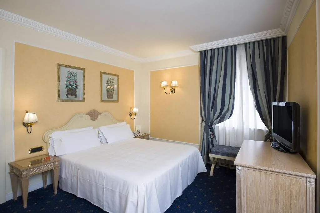 Double or Twin CLASSIC Room, Palazzo Alabardieri, Naples