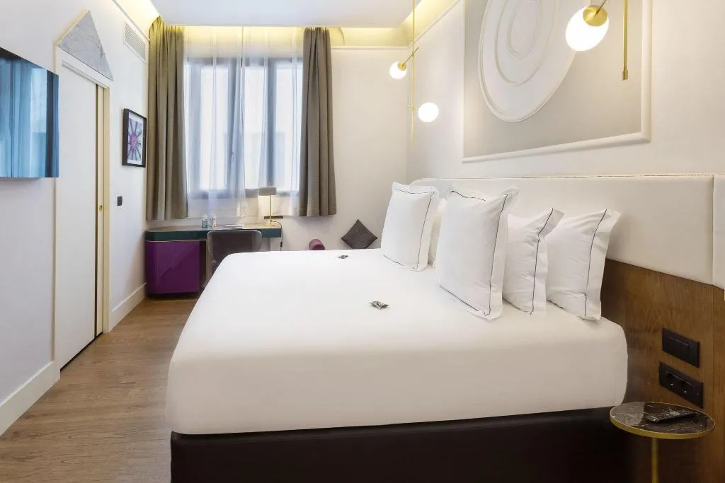 DOUBLE STANDARD Room, One Shot Fortuny 07, Madrid