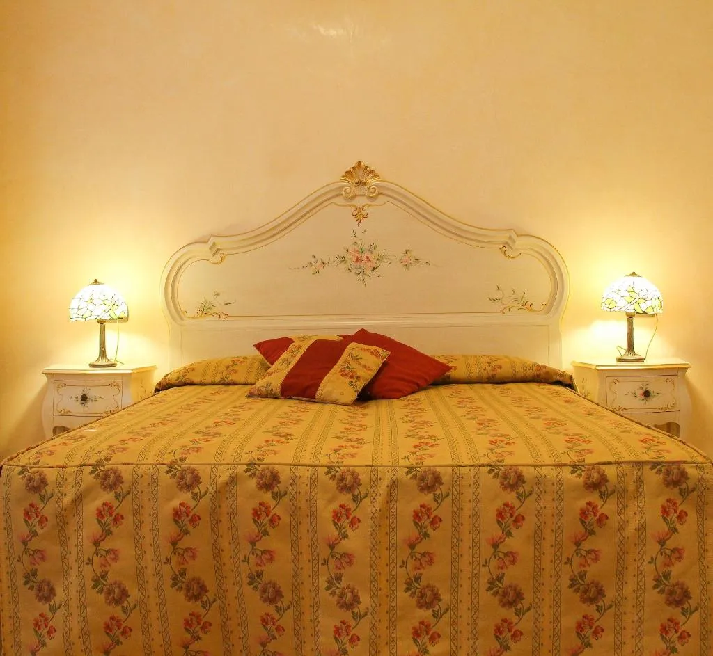 Room, Angeles Inn, Venice