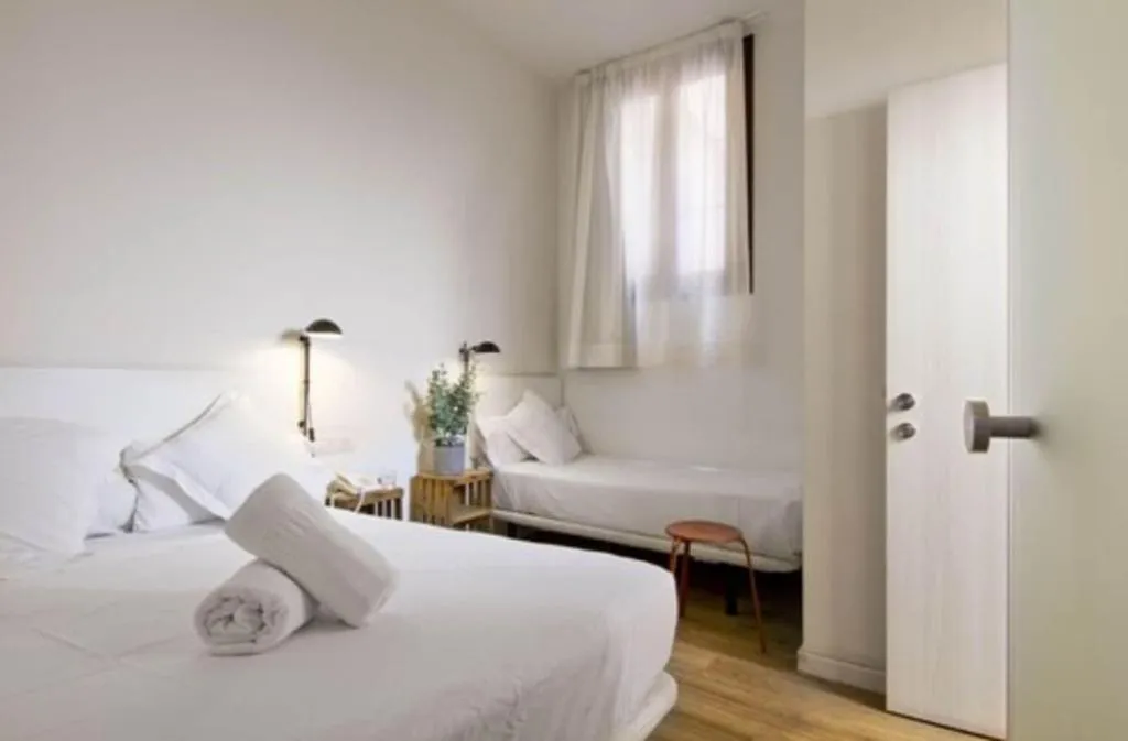 Room, Som Nit Born, Barcelona