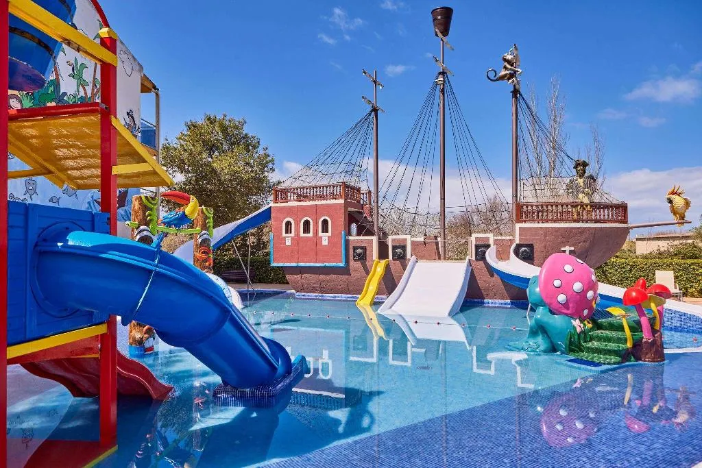 Sports and Entertainment, Zafiro Tropic, Majorca