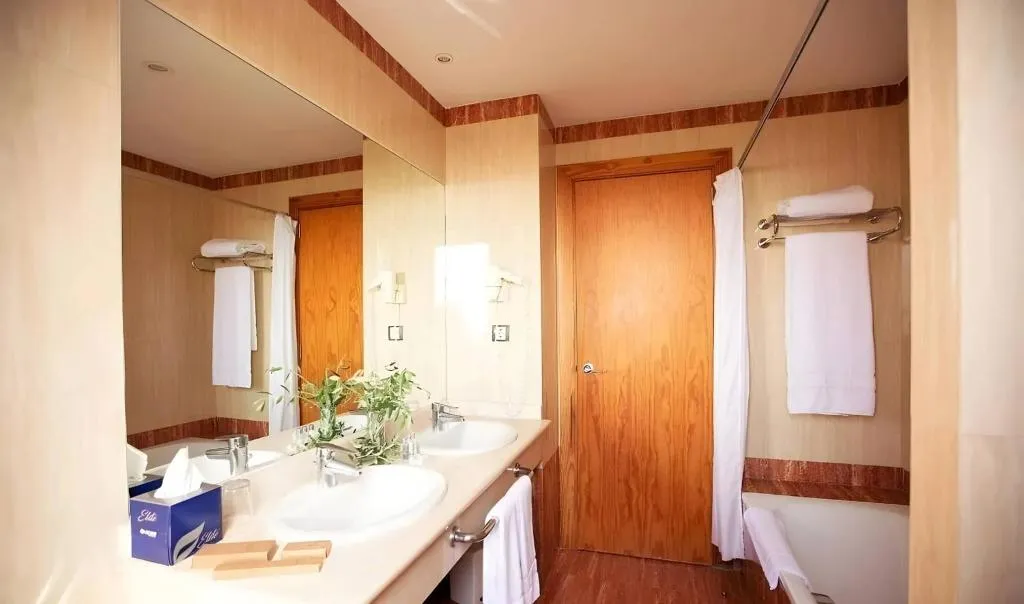 Room CAPACITY 4 TWO BEDROOMS Room, Bakour Oh Nice Costa del Sol, Costa Del Sol