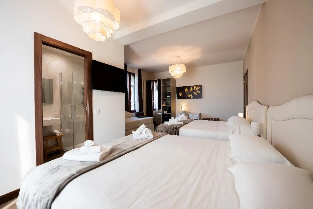 QUADRUPLE CLASSIC Room, Hotel Gardenia Sirmione, Milan