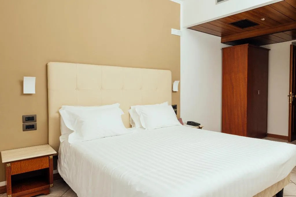 Double or Twin basement Room, Grand Hotel Telese, Naples