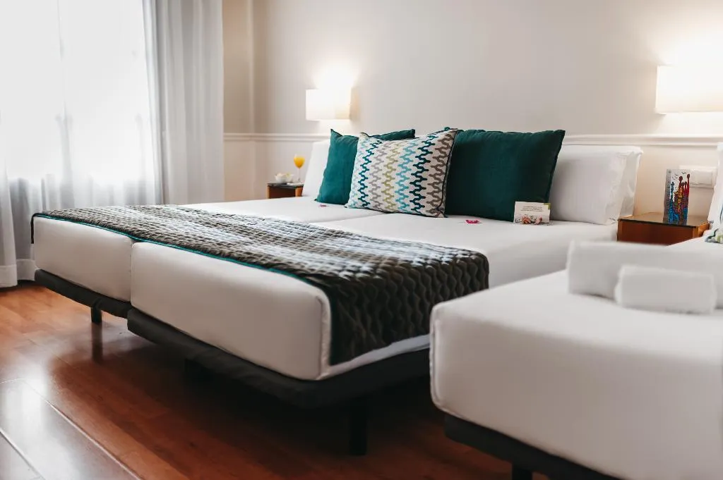 TRIPLE STANDARD Room, Oriente Atiram Hotel, Barcelona