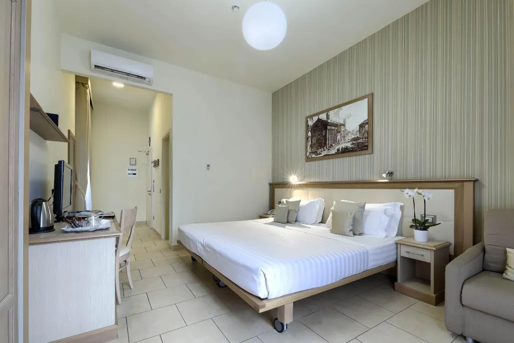 TRIPLE SUPERIOR Room, Domus Australia, Rome
