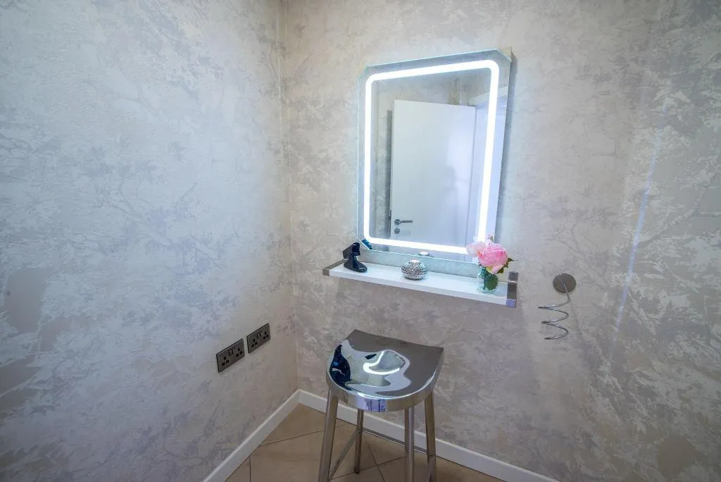 Room, Ferrycarrig, Dublin