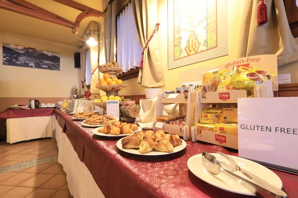 Restaurant, Swadeshi Palace Ponte di Legno Resort, Milan