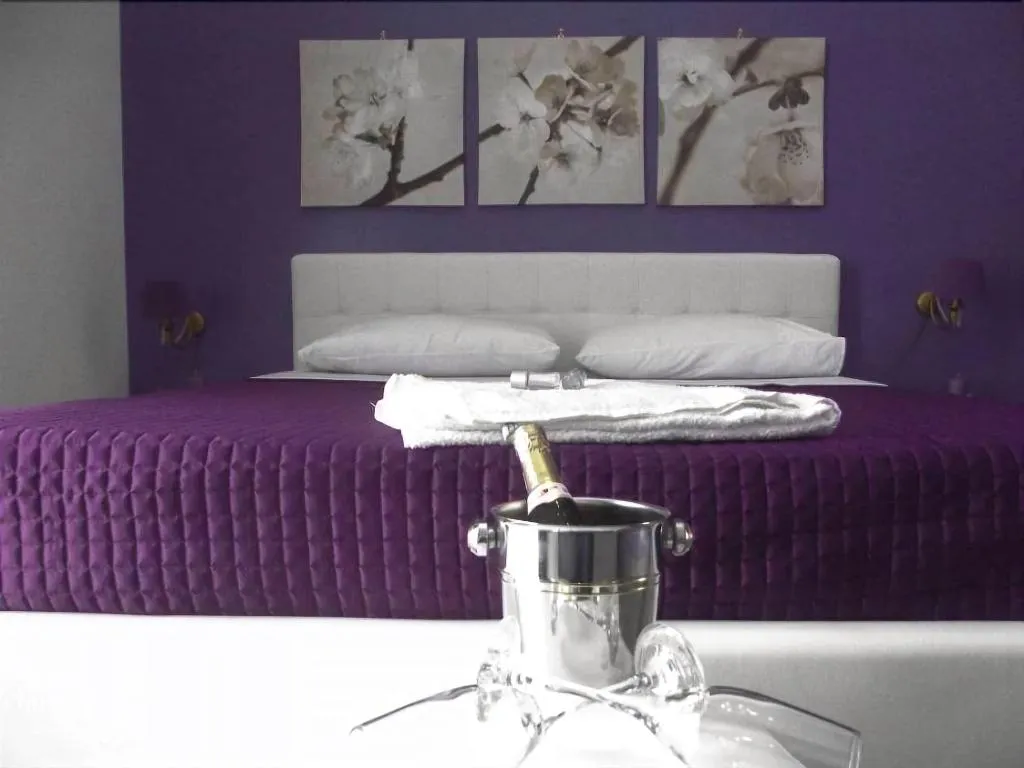 Room, Duca Di Uzeda, Catania