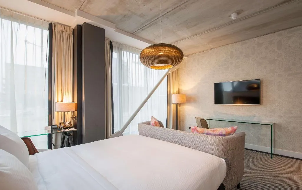 DOUBLE DELUXE QUEEN BED Room, DoubleTree by Hilton NDSM Wharf, Amsterdam