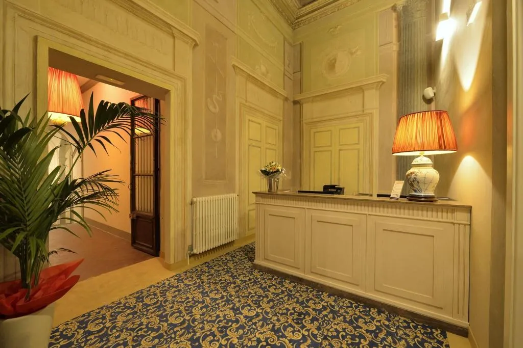 Lobby, Palazzo Guicciardini, Florence