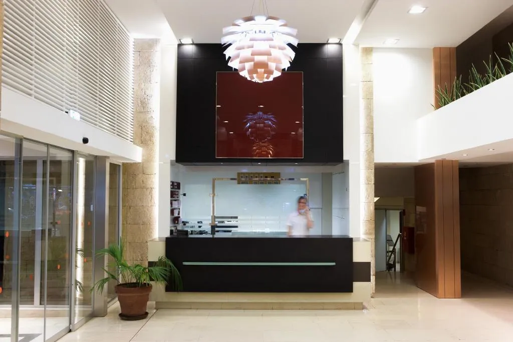 Lobby, Pearl, Rhodes
