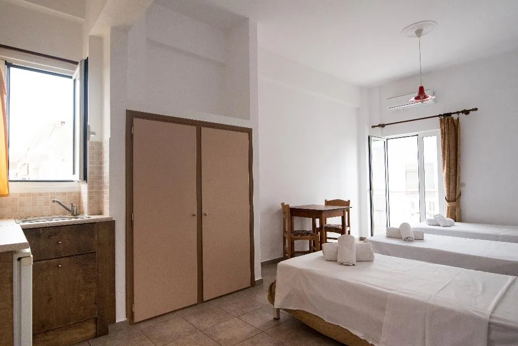 STUDIO CAPACITY 3 Room, Ibiscus Apartments, Crete