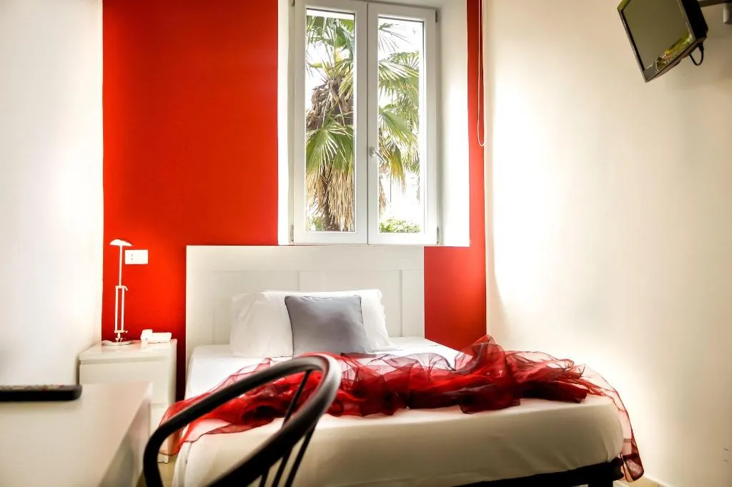 Room, RossoVino, Milan