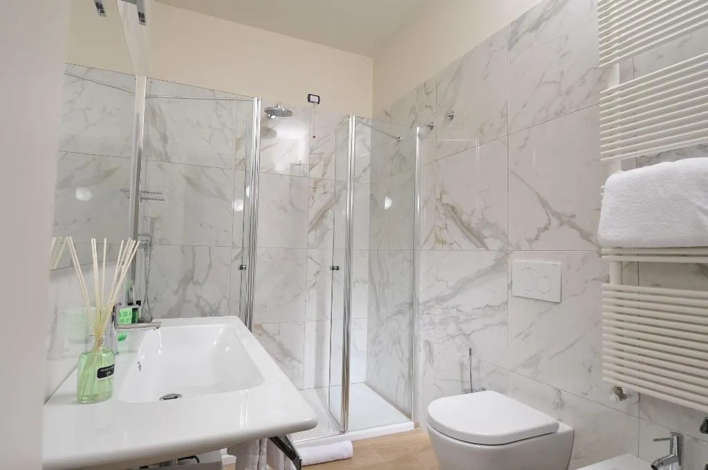 Room, Canto Degli Aranci, Florence