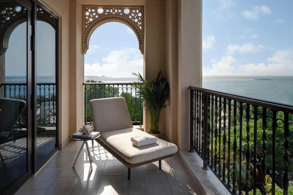 Room, Four Seasons Resort Dubai at Jumeirah Beach, Dubai