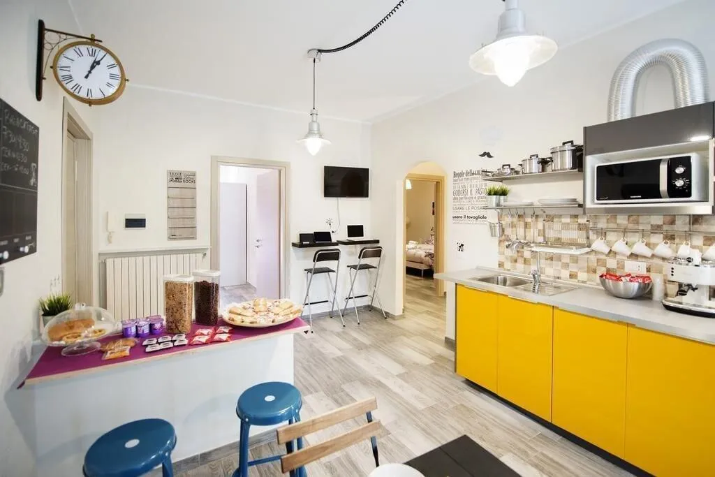 Restaurant, Linea1 B&B, Naples