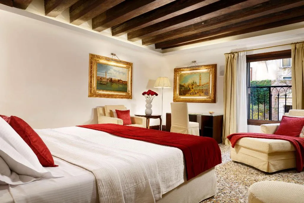 Room, Palazzo Giovanelli e Gran Canal, Venice