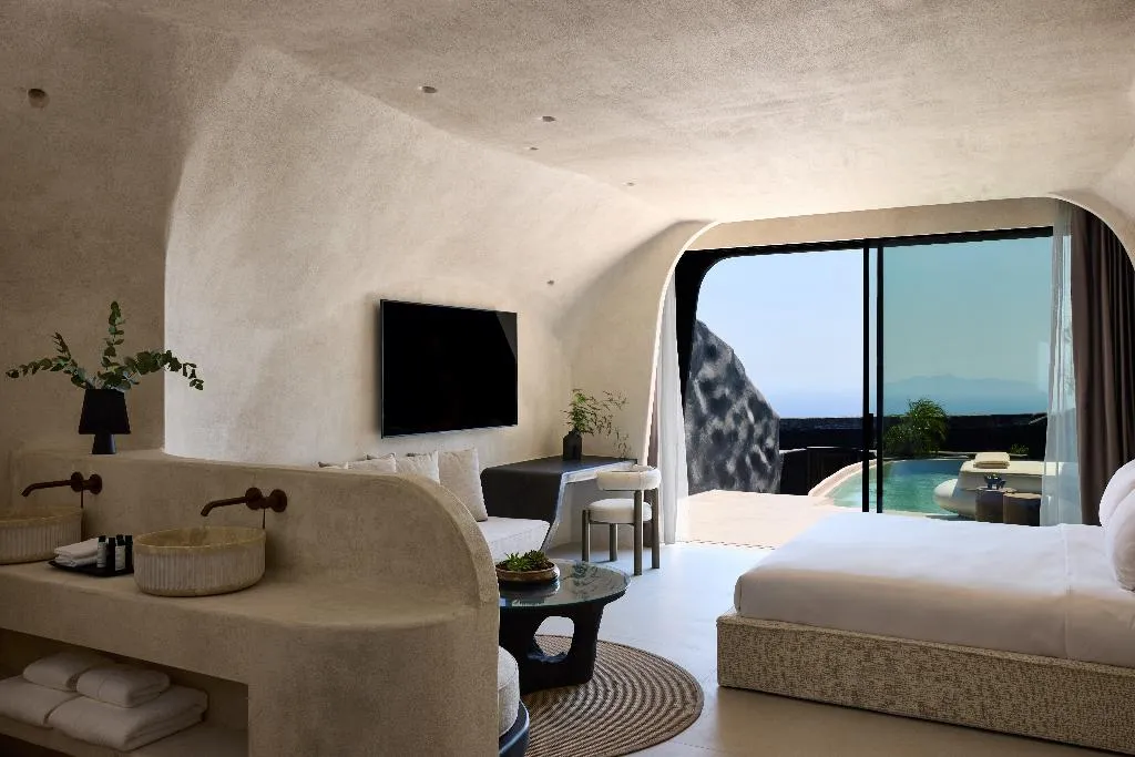 SUITE WITH PRIVATE POOL Room, One Of One Hotel, Santorini