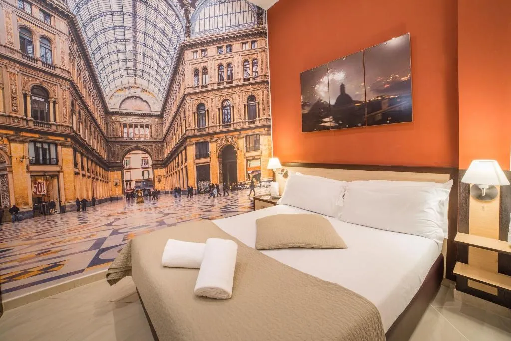 Room, Bed & Breakfast Chiaia 32, Naples