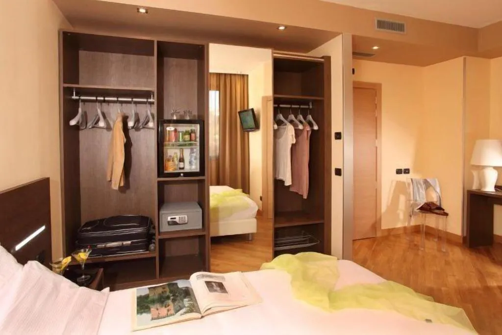 Double or Twin SUPERIOR ONE BEDROOM Room, Villa Mercede, Rome