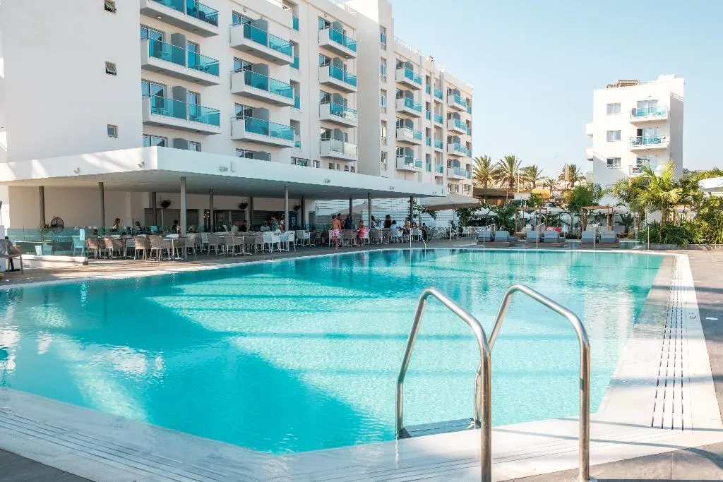 Pool, Kapetanios Bay Hotel Protaras, Cyprus