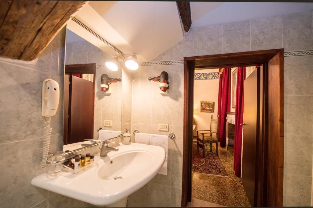 JUNIOR SUITE STANDARD Room, Palazzo Priuli Hotel, Venice