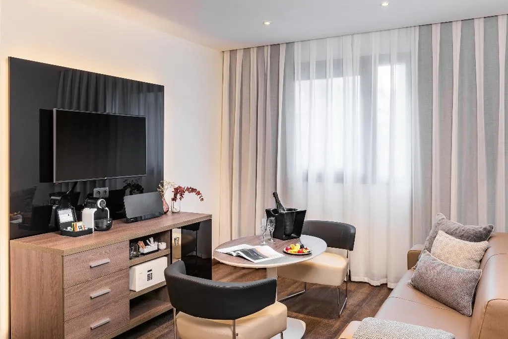 SUITE STANDARD Room, Melia Madrid Serrano, Madrid