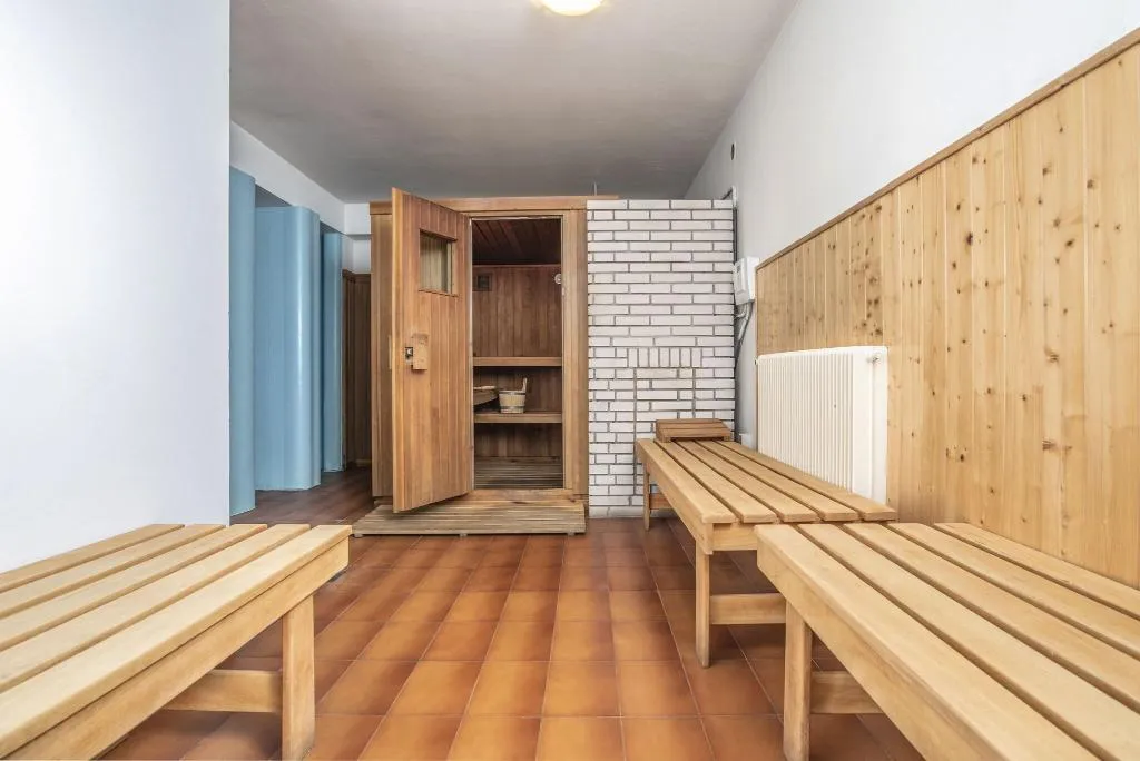 Sports and Entertainment, Residence Alaska, Venice