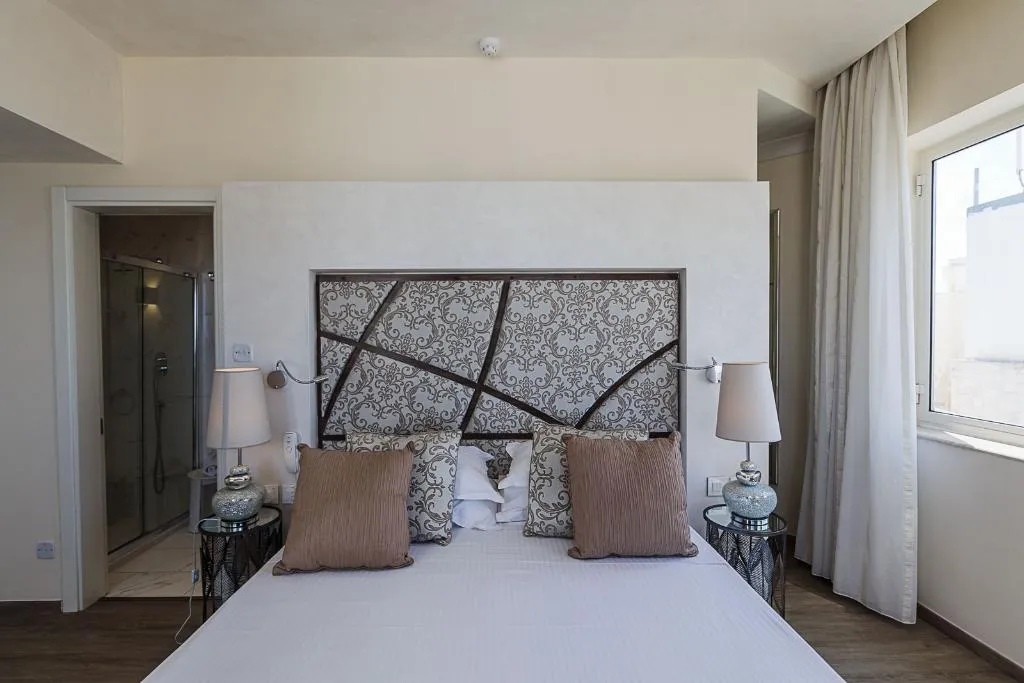 Double or Twin DELUXE SEA VIEW Room, Osborne Hotel, Malta