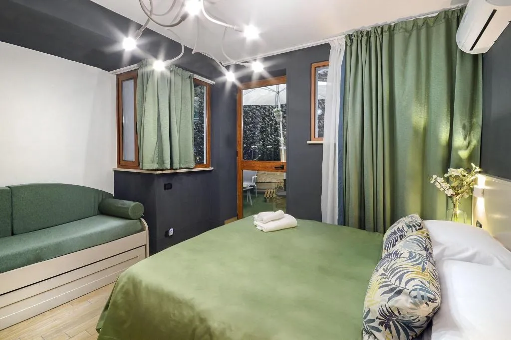 Room, B B Sorrento Queen, Naples