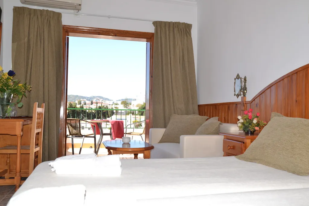 FAMILY ROOM STANDARD Room, Jose Cruz Playa Burriana, Costa Del Sol