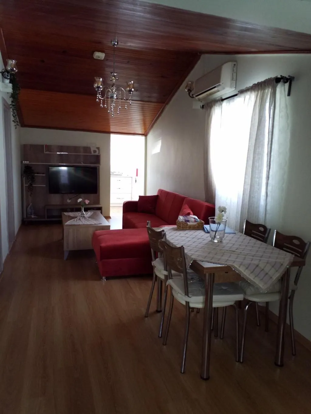 Room, Kamelya, Dalaman