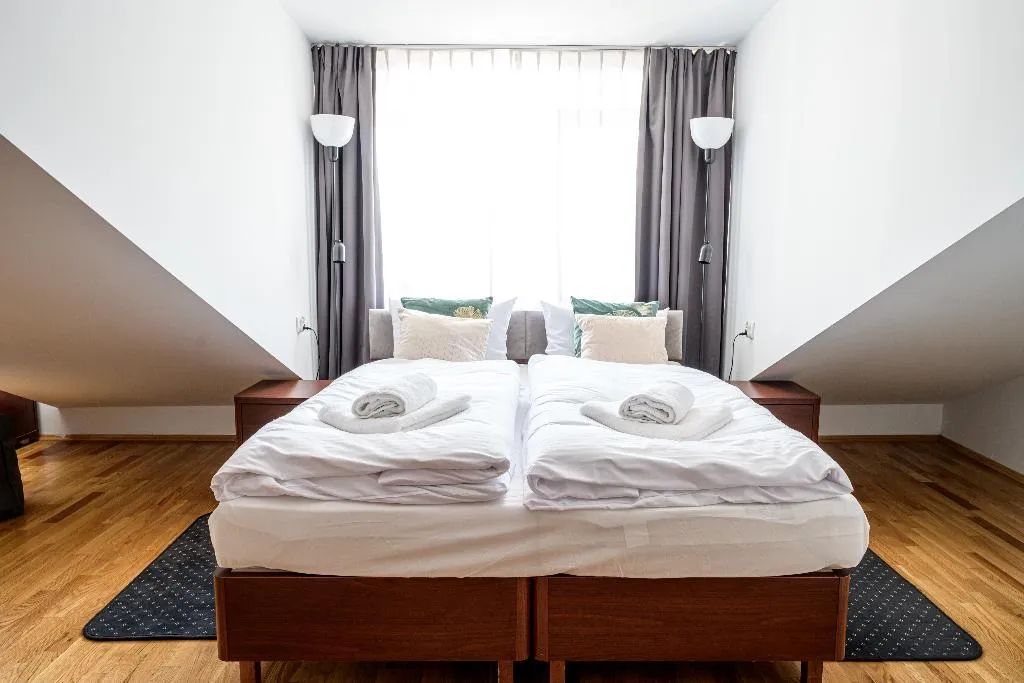 STUDIO ONE BEDROOM ONE BATHROOM Room, On/set Aparthotel, Krakow