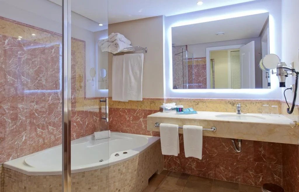 Double or Twin STANDARD Room, Lago Garden Apart-suites & Spa Hotel, Majorca
