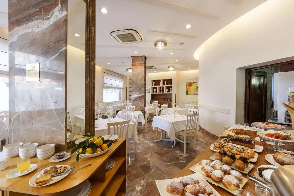 Restaurant, Tourist, Naples