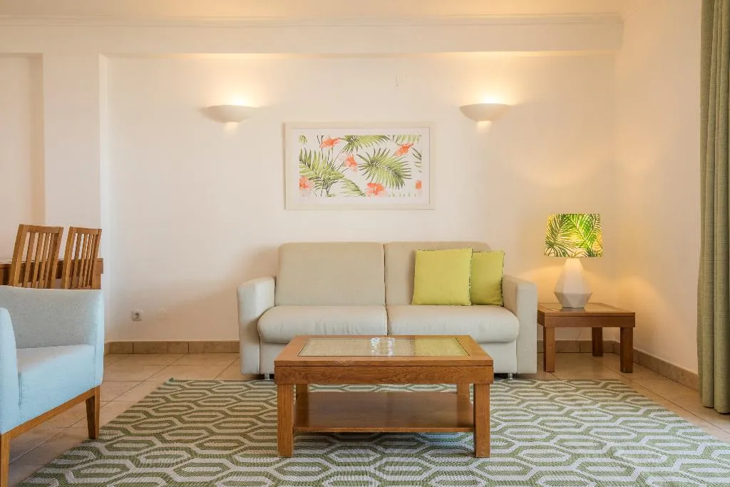 APARTMENT PREMIUM OCEAN FRONT Room, Clube Porto Mós, Algarve