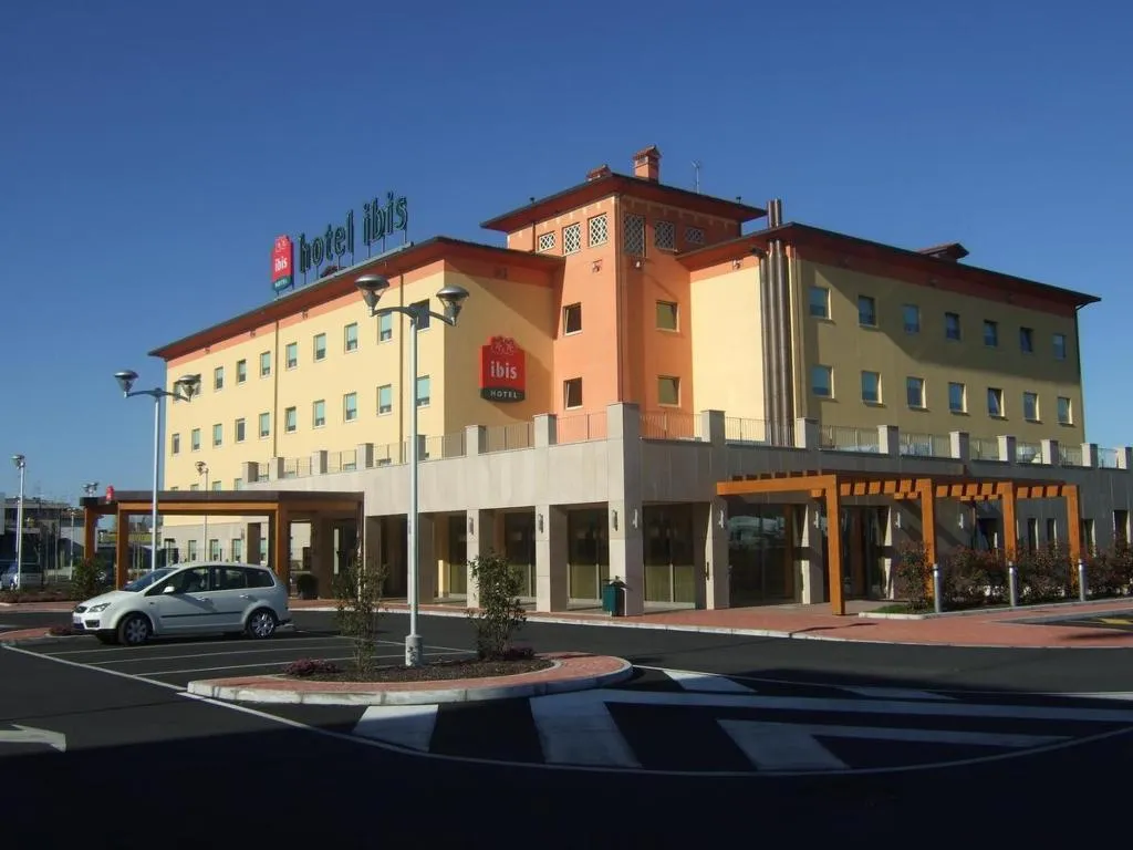 General view, Ibis Como, Milan