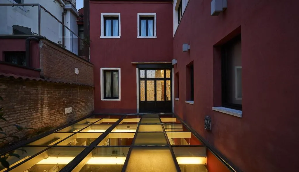 JUNIOR SUITE CANAL VIEW Room, Ca' Nigra Lagoon Resort, Venice