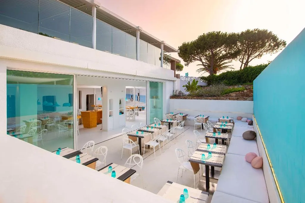 Bar, Baia di Chia Resort Sardinia, Curio Collection, Cagliari
