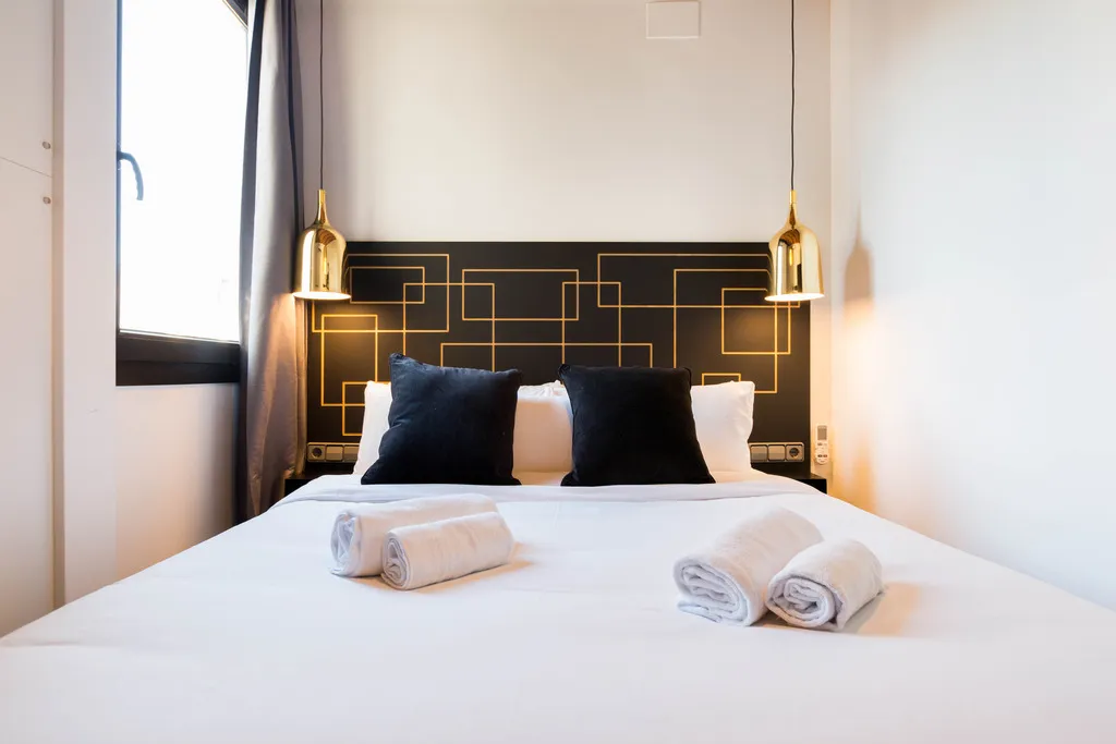 APARTMENT THREE BEDROOMS Room, La Mare by The Streets, Barcelona