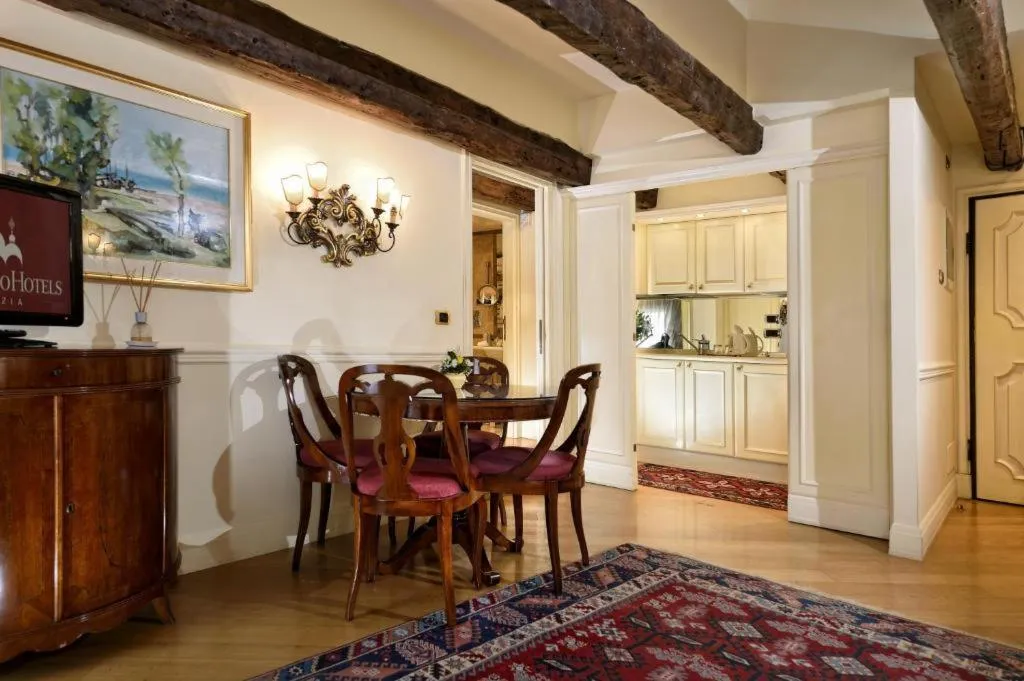 APARTMENT CAPACITY 5 Room, Torre dell’Orologio Signature Residence, Venice