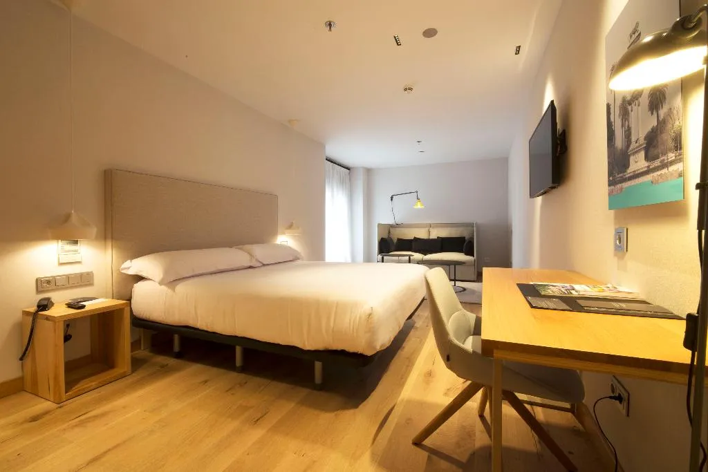 JUNIOR SUITE CAPACITY 3 Room, Zenit Sevilla, Seville